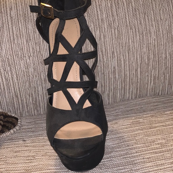 Black platform shoe - Picture 1 of 5